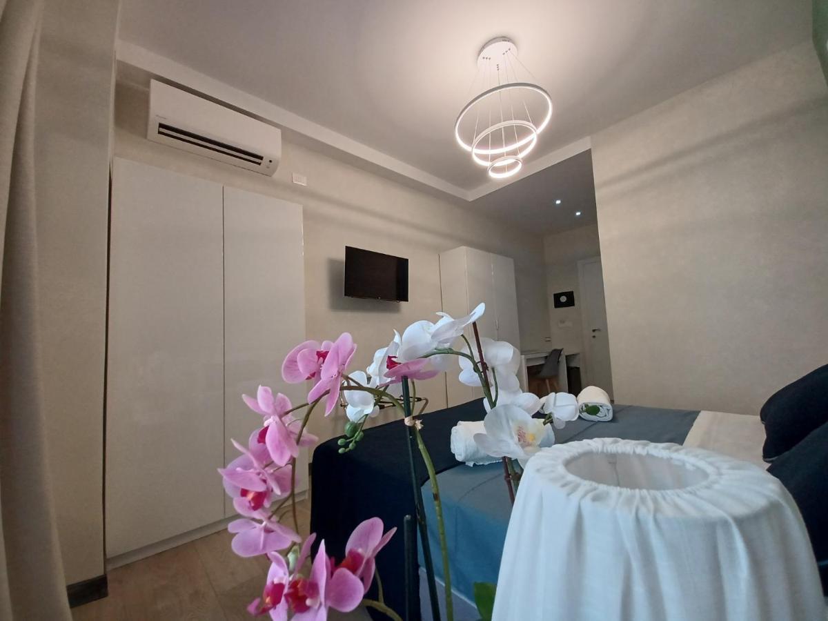 Отель Little Rose Haven Рим Экстерьер фото